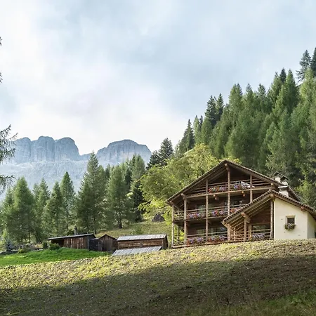Dolomites Cesa Del Louf Superior Alpehytte Arabba